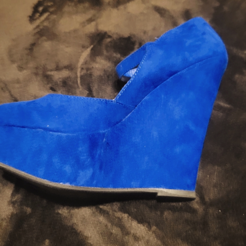 Wedge heels shoes.